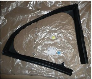 Door Window Seal Left 9300X8 Peugeot 3008 5008 Original  